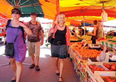 Catherine with her visitors at the Mulhouse Market