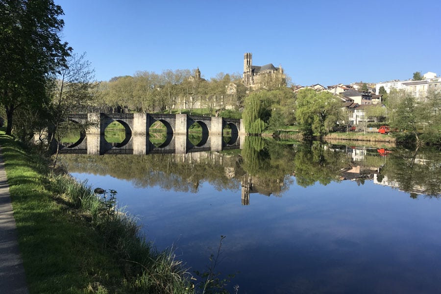 Limoges cathedrale vue pont st etienne-900x600