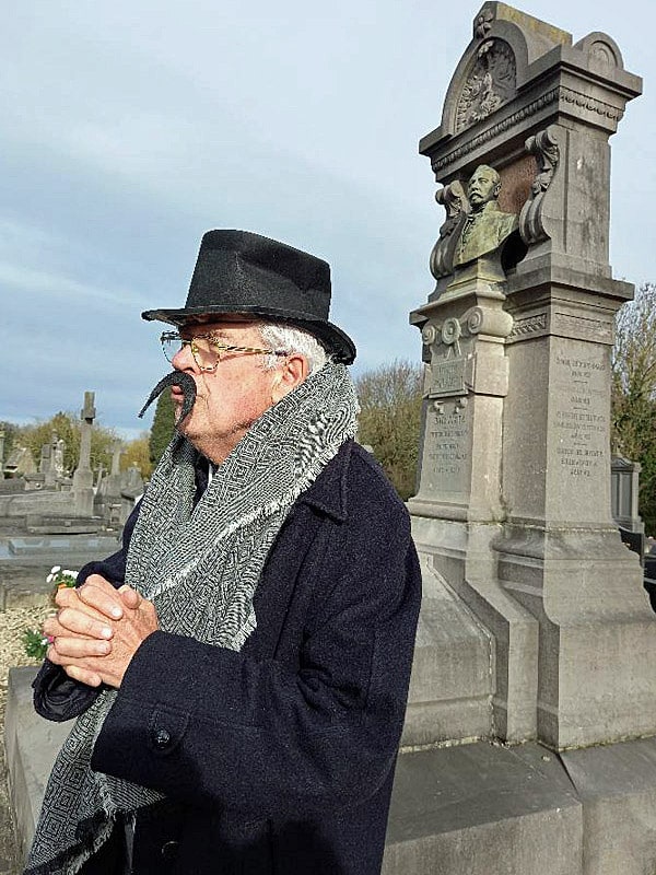 Gérard au cimmetierre Saint Roch